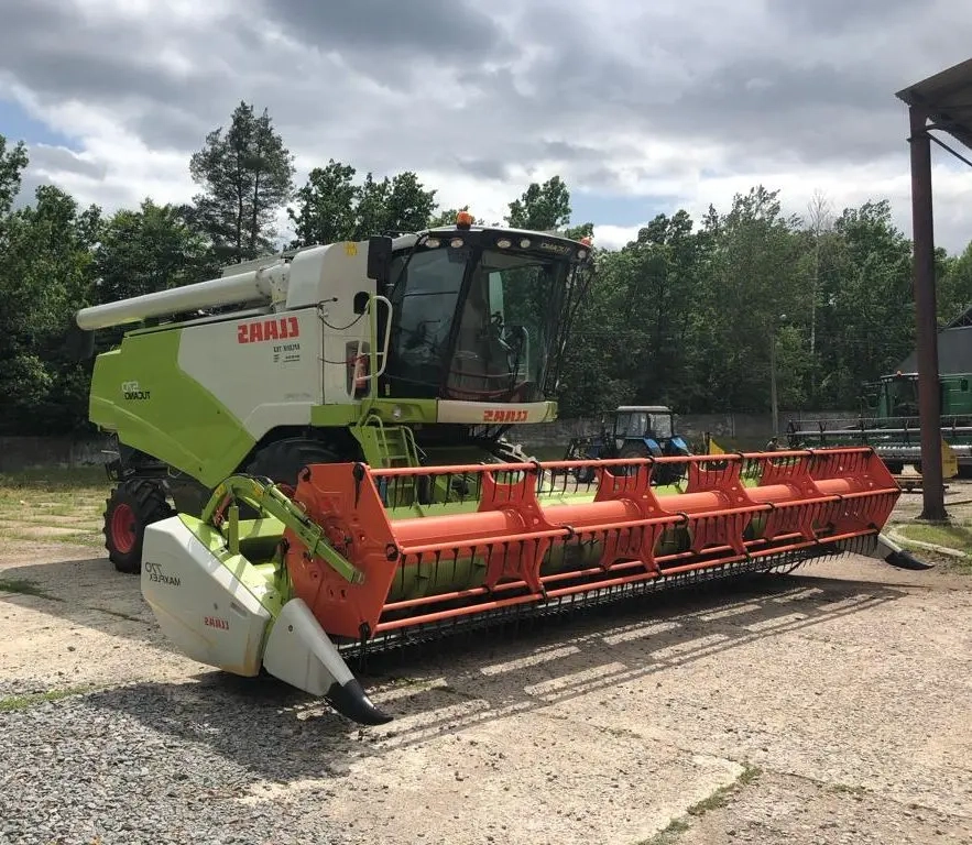 CLAAS TUCANO 570 image 1