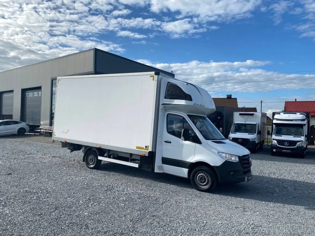 Mercedes-Benz Sprinter image 1