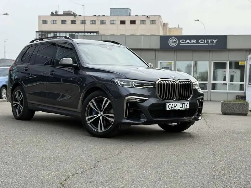 BMW X7 image 1