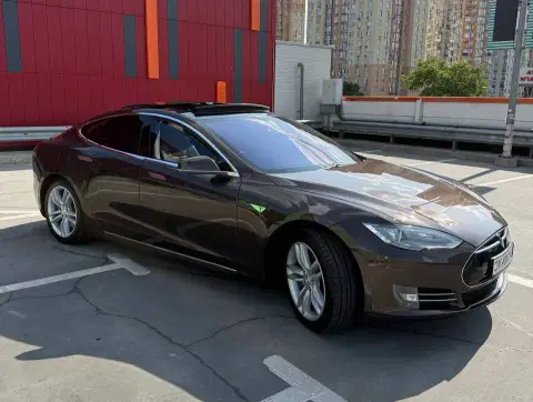 Tesla S P85+ (2025-07-22T00:00:00.000Z)