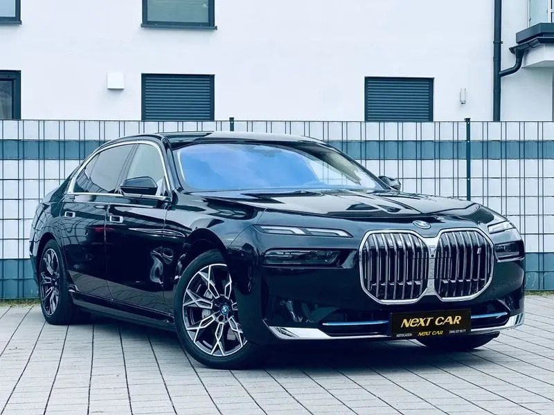 BMW i7 image 1