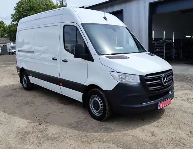 Mercedes-Benz Sprinter image 1