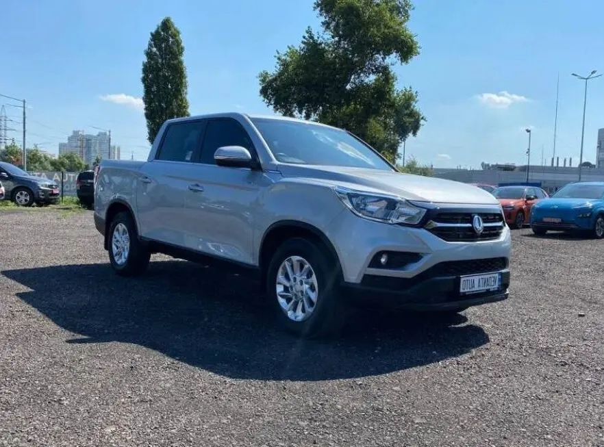 SsangYong Rexton Sports image 1
