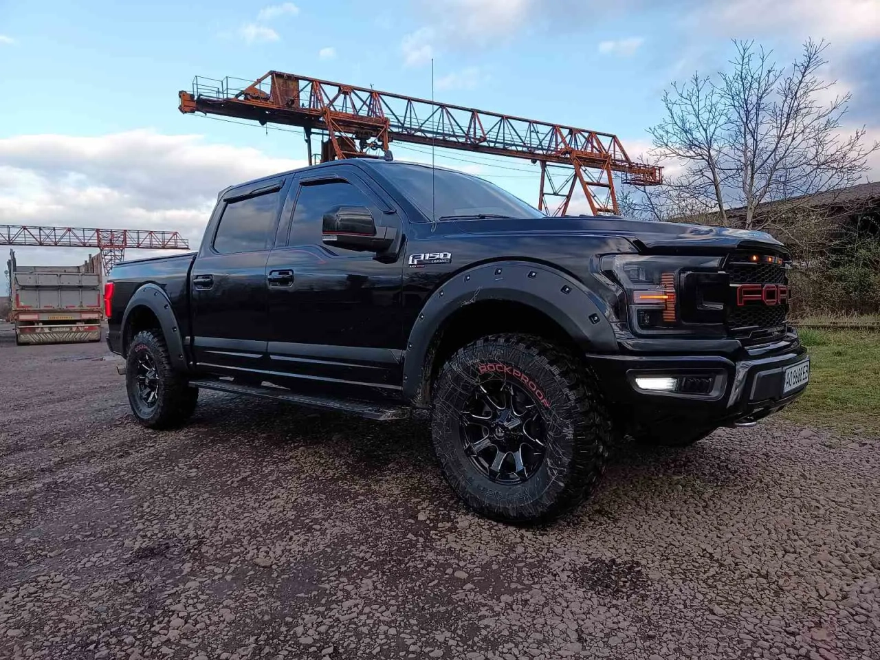 Ford F-150 LARIAT image 1