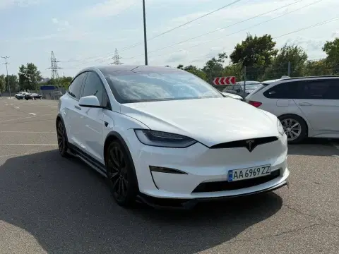 Tesla Model X (2025-08-18T00:00:00.000Z)
