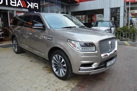 Lincoln Navigator (2024-03-20T00:00:00.000Z)