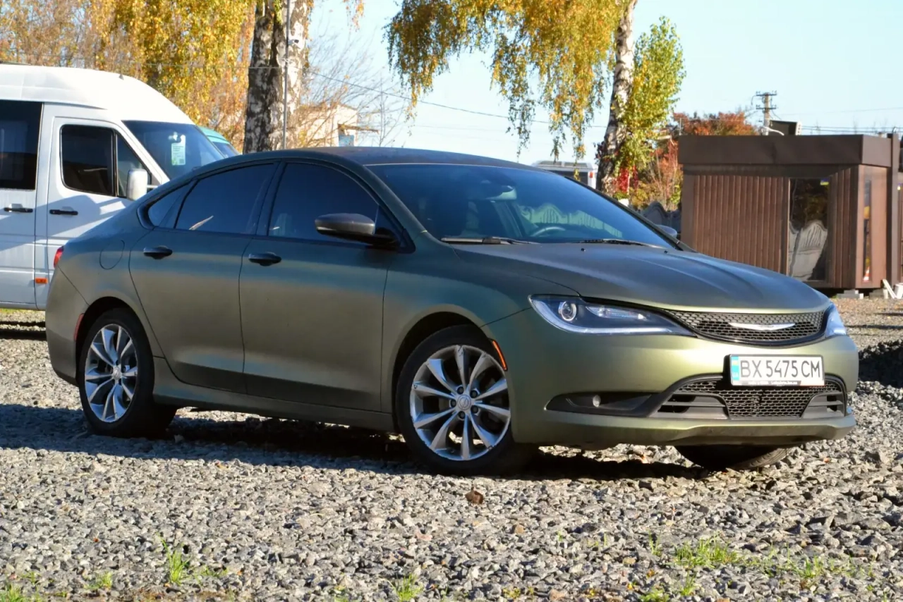 Chrysler 200 S image 1