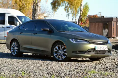 Chrysler 200 S (2023-12-15T00:00:00.000Z)