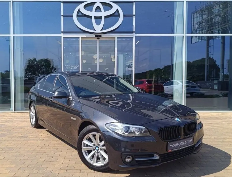 BMW 5 Series image 1