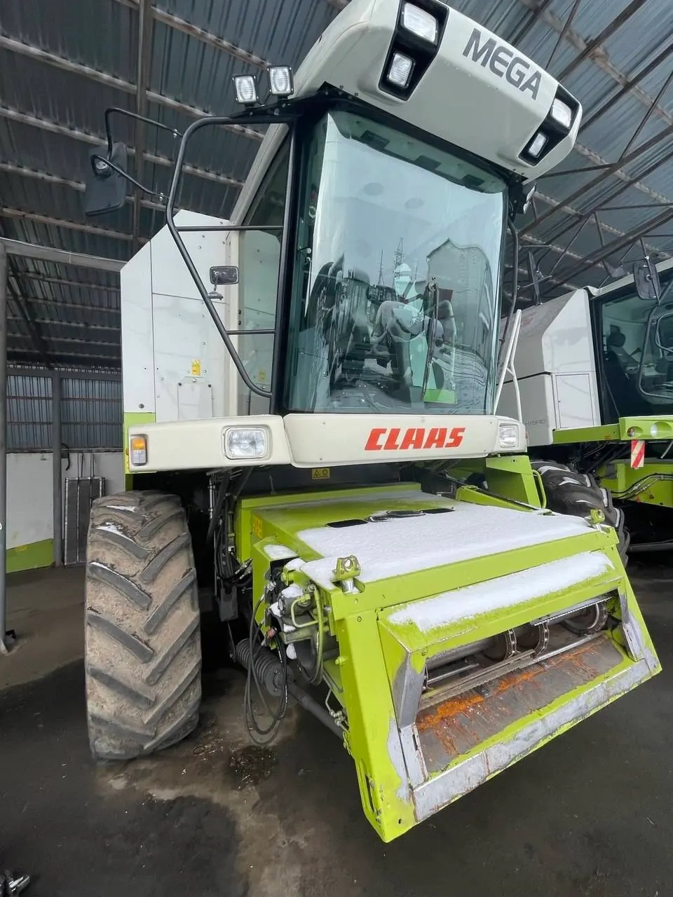 CLAAS Mega 370 image 1