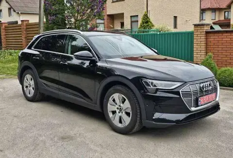 Audi e-tron (2024-07-30T00:00:00.000Z)