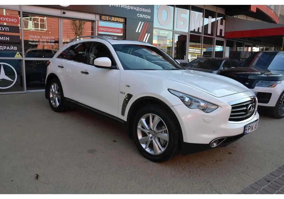 Infiniti QX70 image 1
