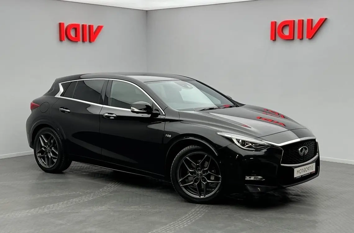 Infiniti Q30 image 1