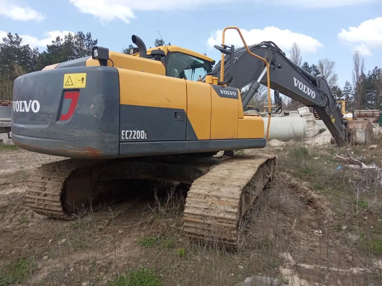 Volvo EC220DL image 1