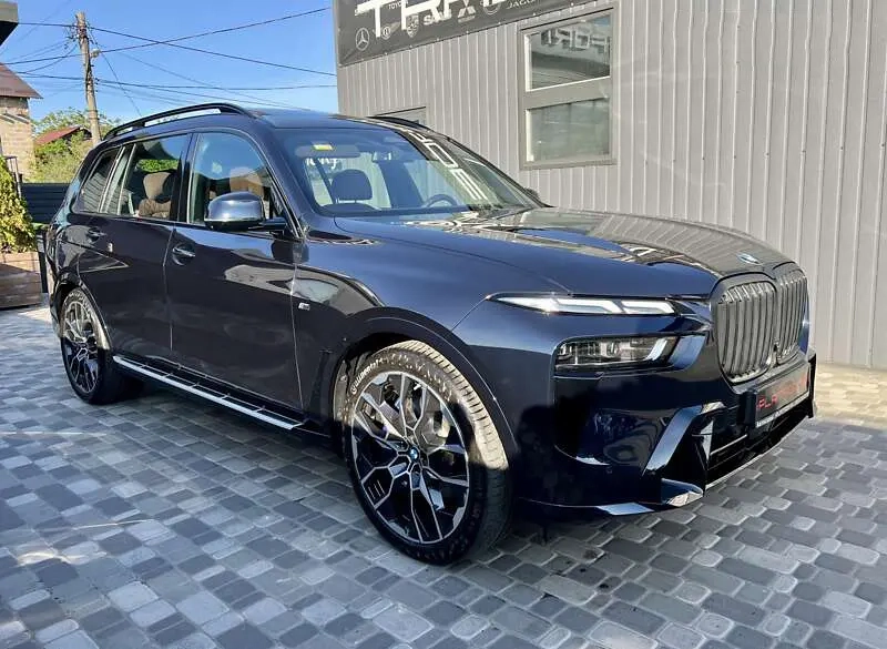 BMW X7 image 1