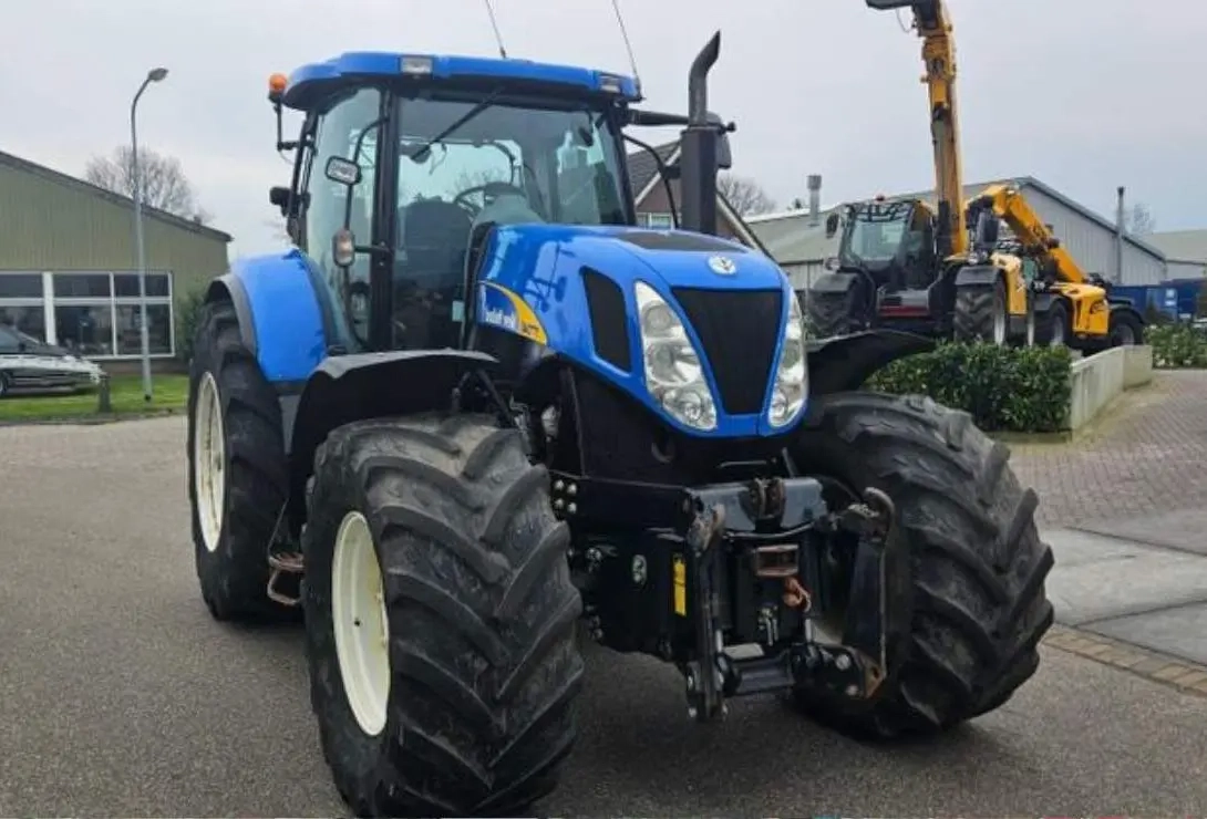 New Holand 7040 image 1
