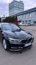 BMW 740i image 2