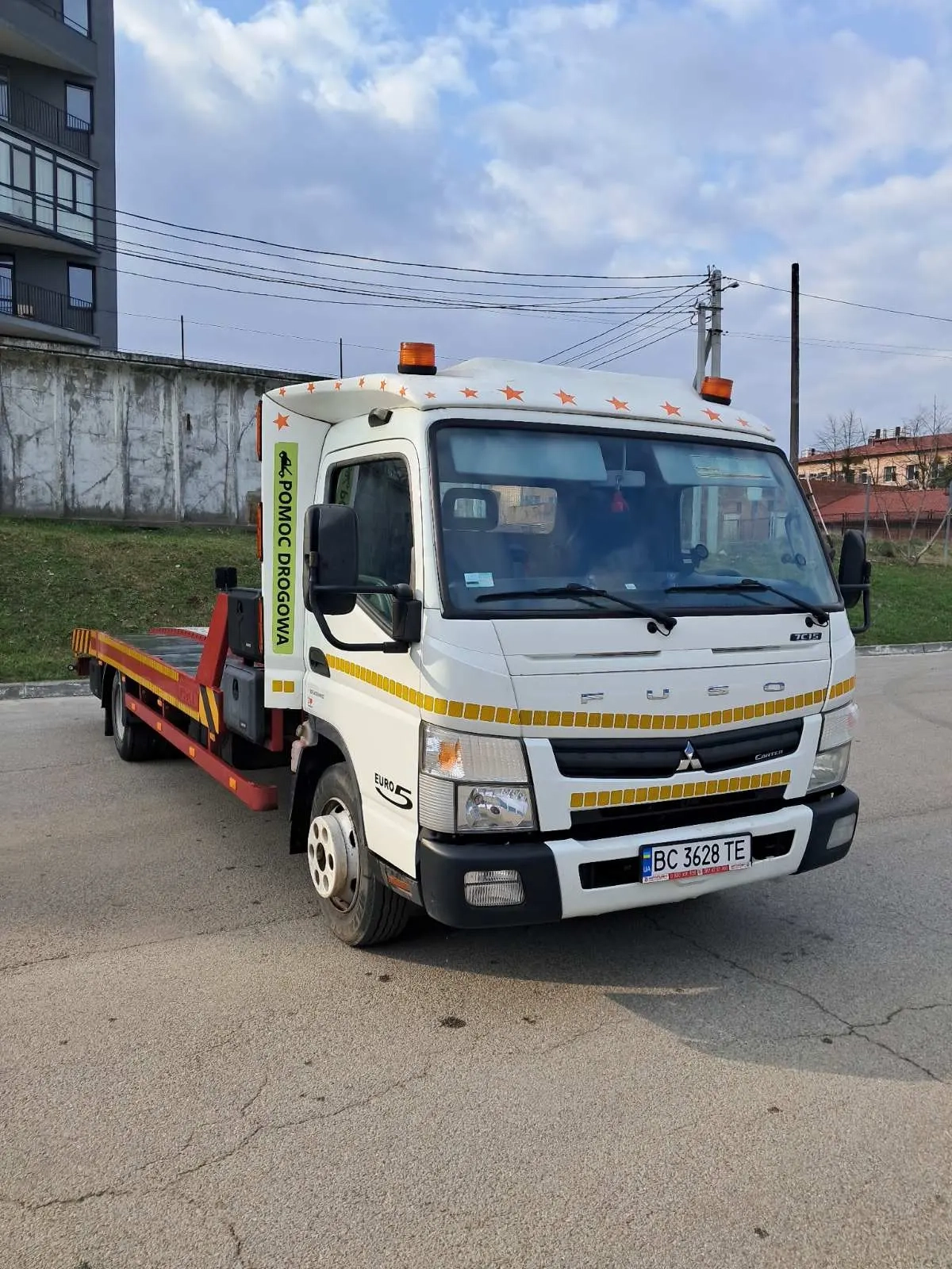 Mitsubishi Fuso Canter image 1