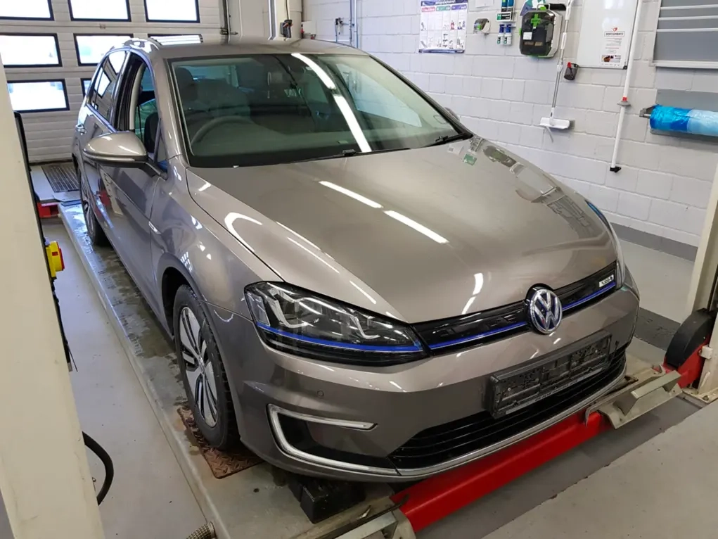 Volkswagen E-GOLF image 1
