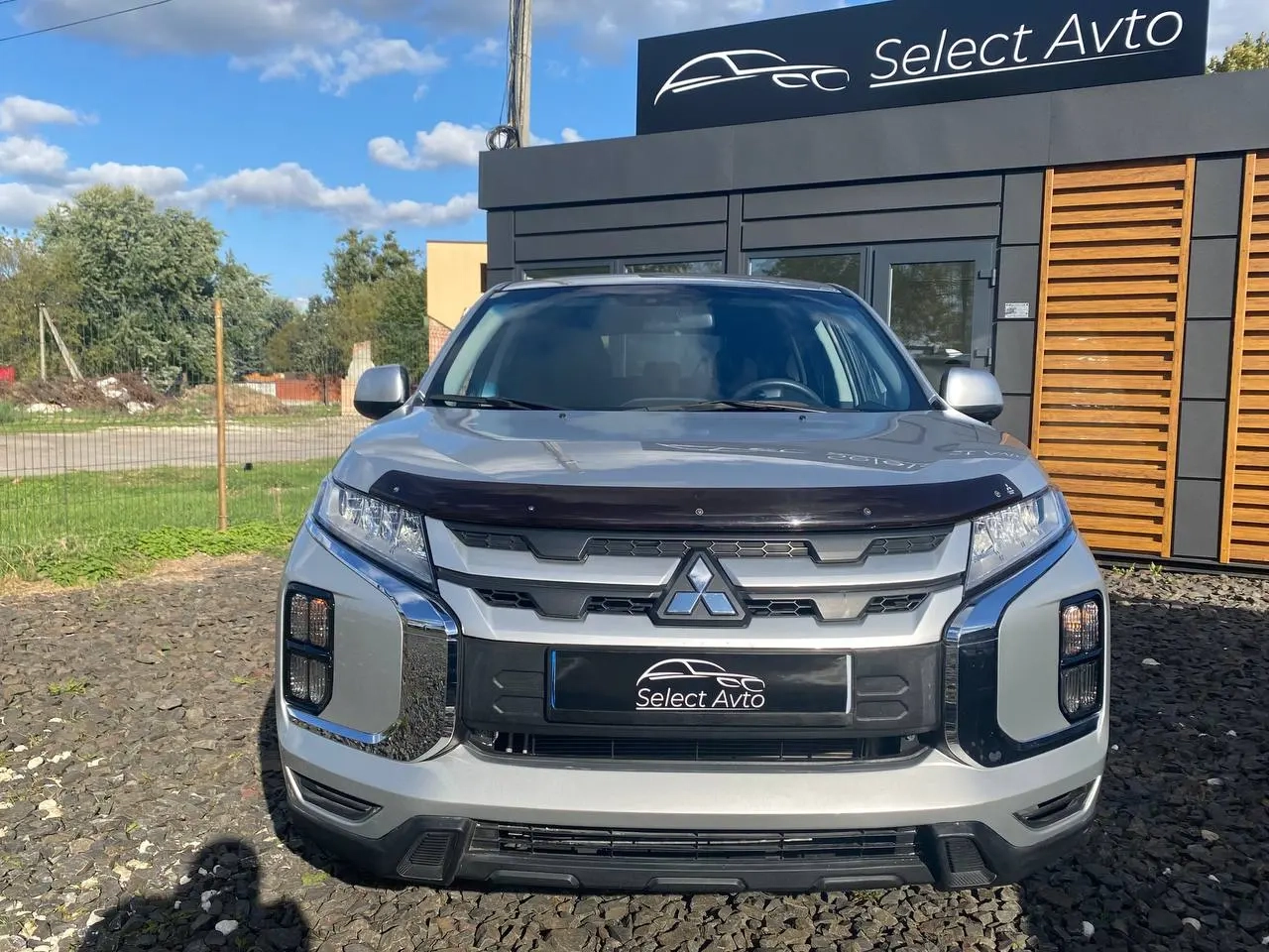 Mitsubishi Outlander image 1