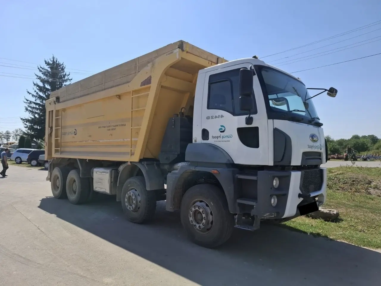 Ford Cargo image 1