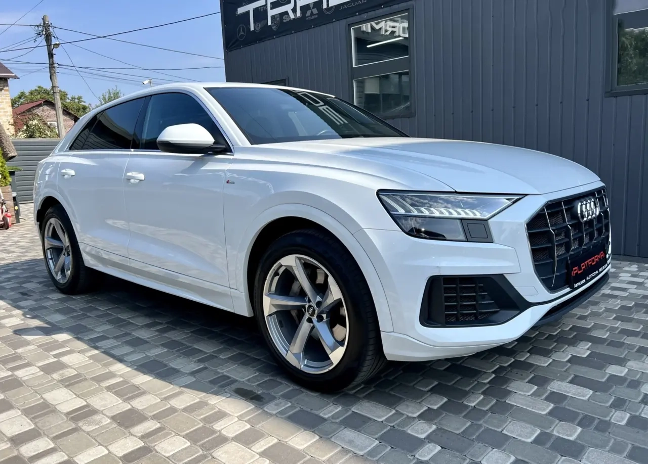 Audi Q8 image 1