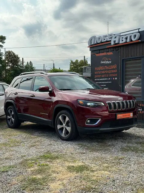 Jeep Cherokee (2024-01-08T00:00:00.000Z)