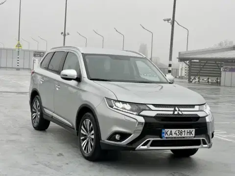 Mitsubishi Outlander (2024-09-23T00:00:00.000Z)