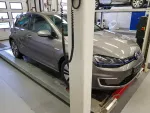 Volkswagen E-GOLF image 2