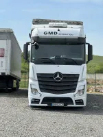 Mercedes-Benz Actros image 2