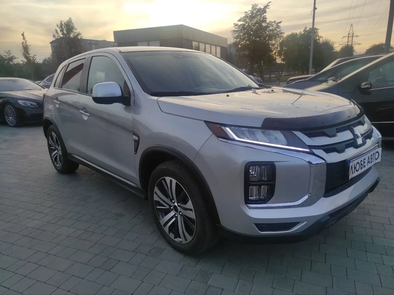 Mitsubishi Outlander Sport image 1