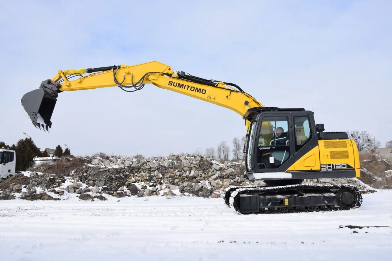 Sumitomo SH130-6 image 1