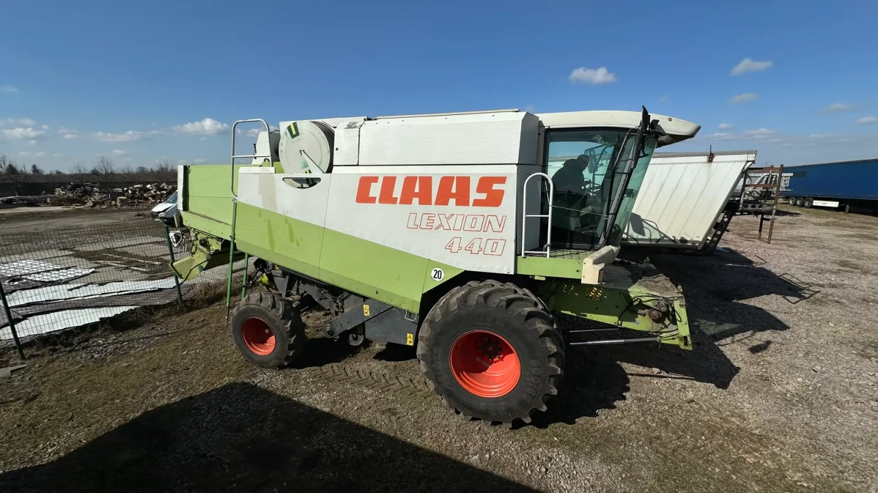 CLAAS Lexion 440 2000 1